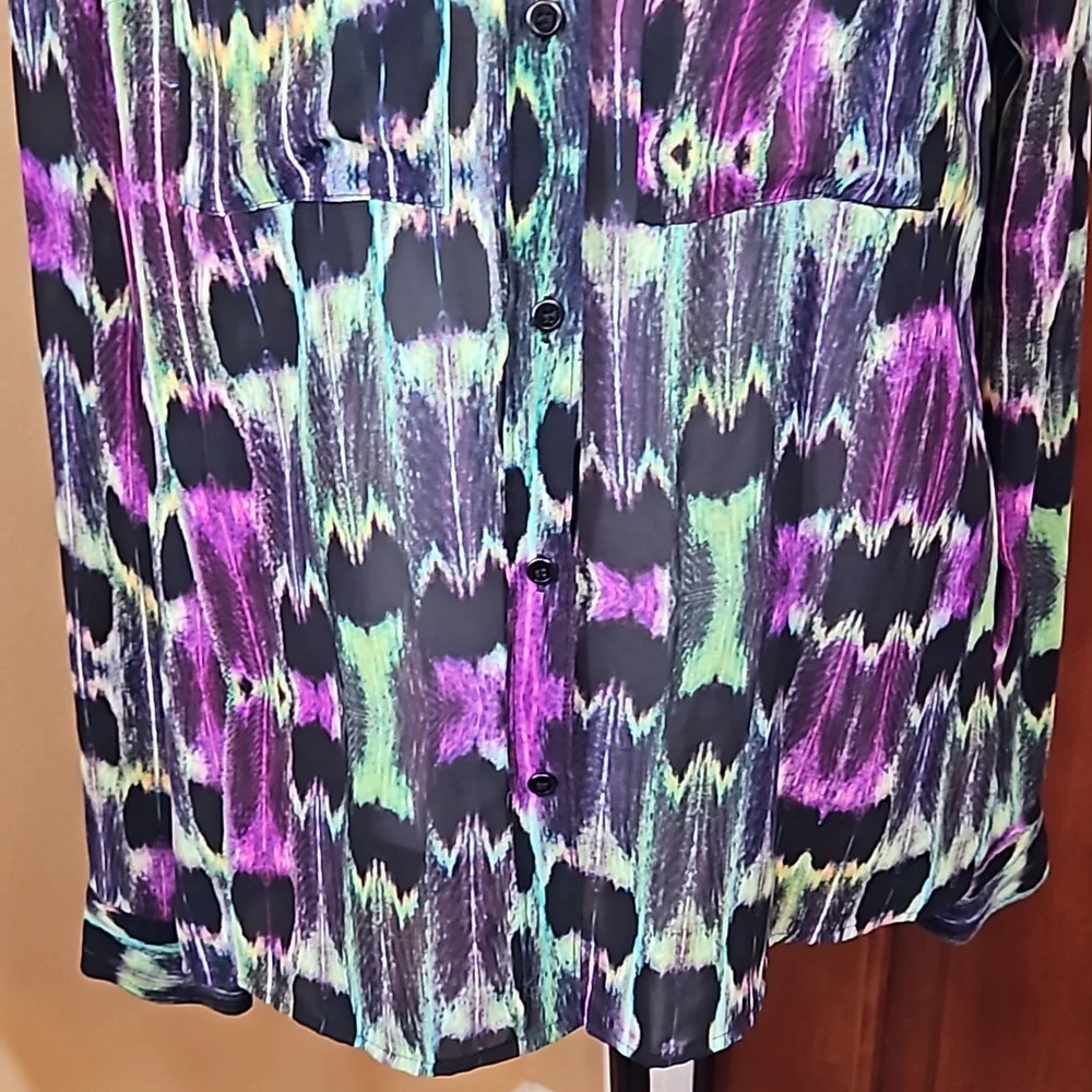 L AMOUR NANETTE LEPORE BLOUSE BUTTON DOWN TOP M PURPLE GREEN BLACK LONGSLEEVED